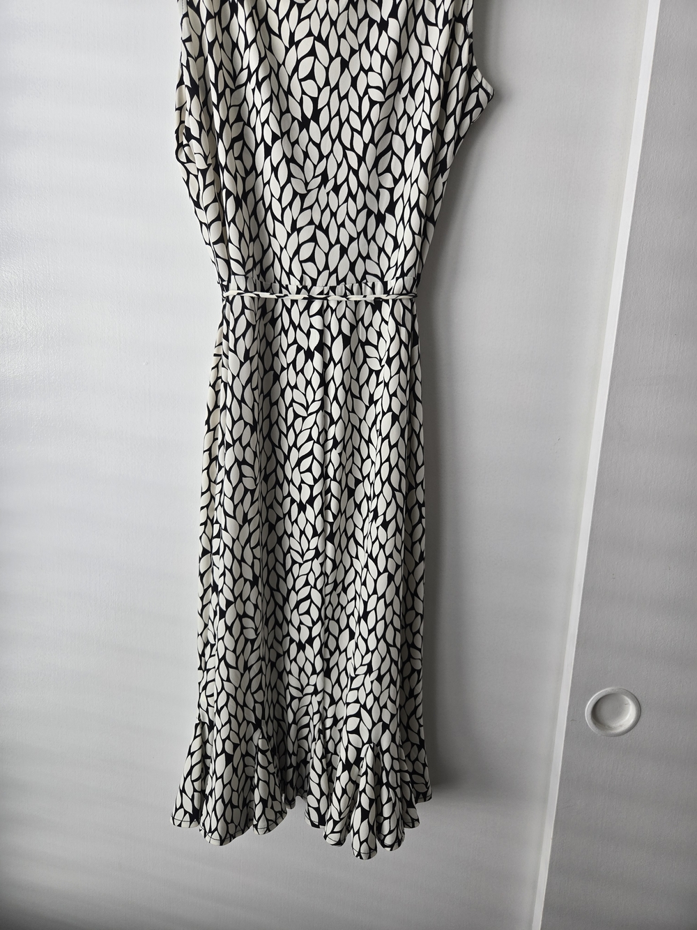 London Times Black & White Leaf-Print Midi Wrap Dress-Size 12 - Picture 8 of 13